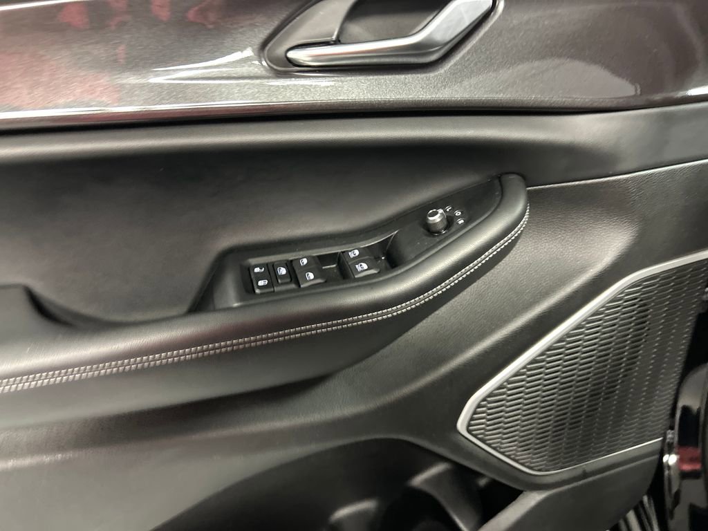 Used 2022 Jeep Grand Cherokee L Laredo image 14