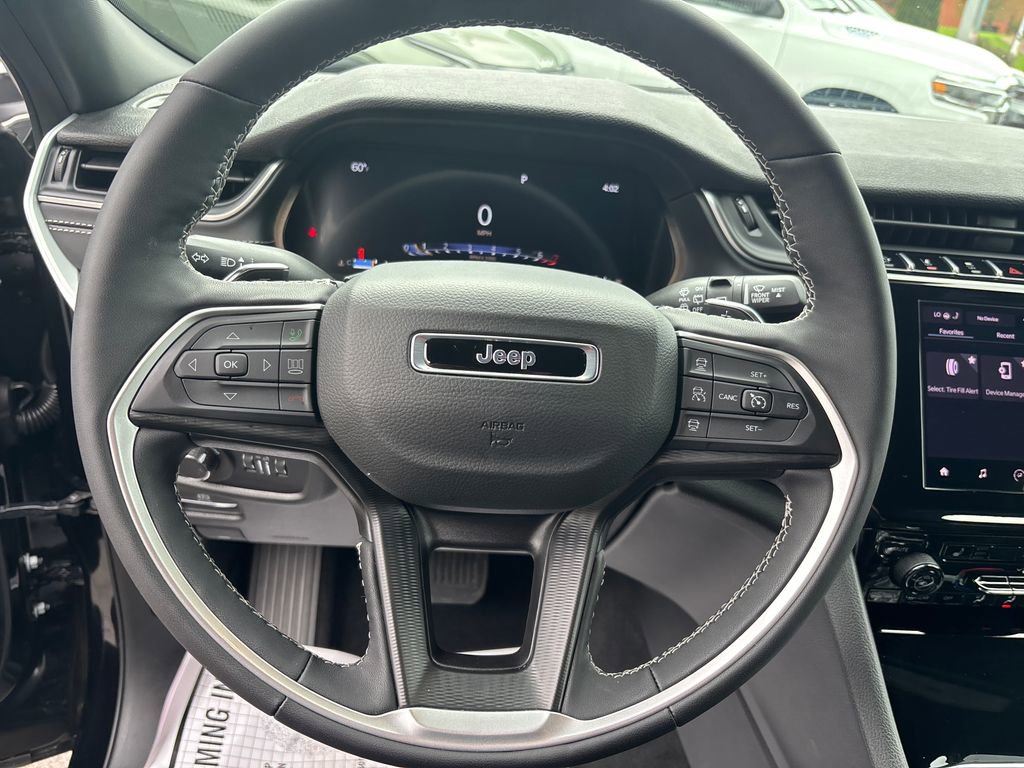 Used 2025 Jeep Grand Cherokee Laredo X w/ Luxury Tech Group I AWD/4WD image 23