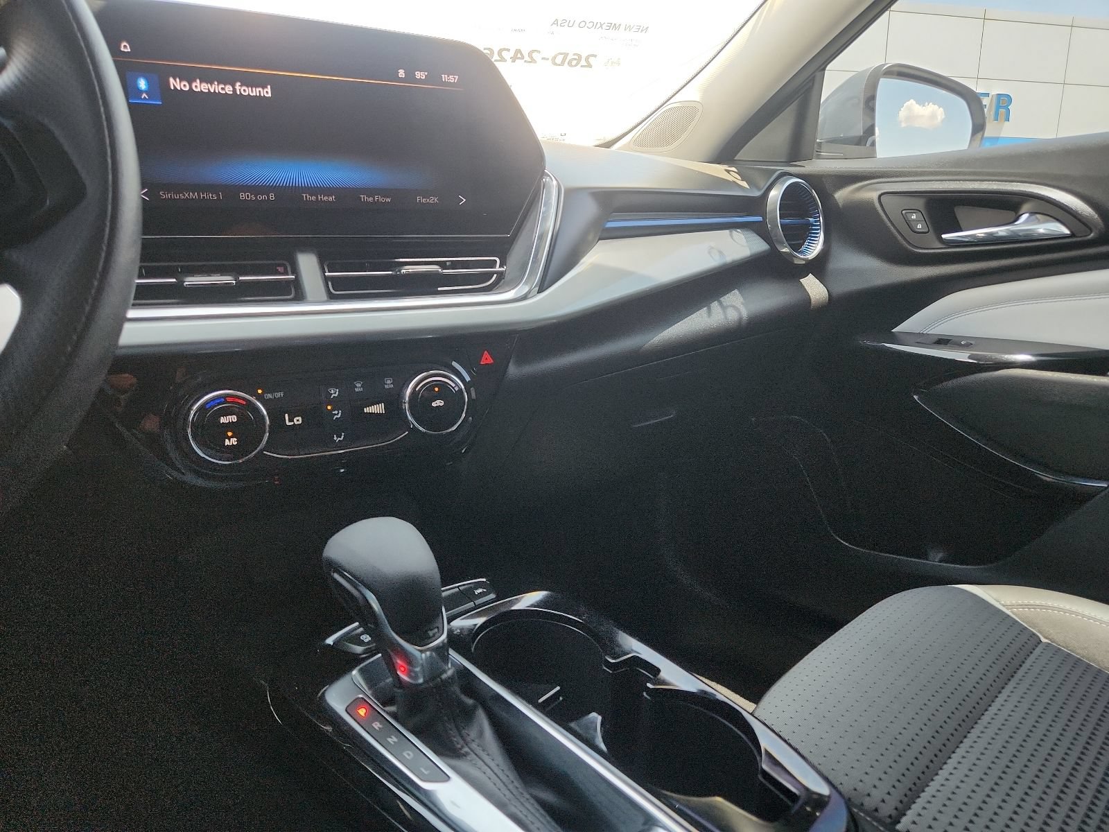 Used 2025 Chevrolet Trax LT FWD image 20