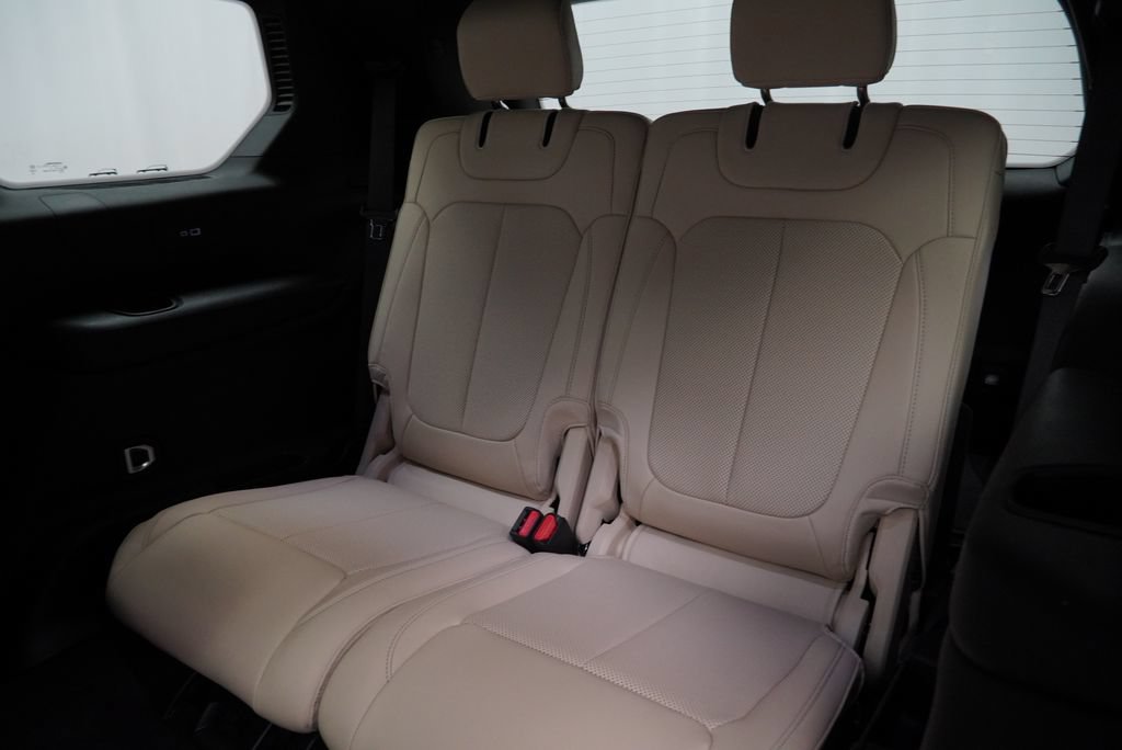 Certified 2025 Jeep Grand Cherokee L Limited w/ Luxury Tech Group II AWD/4WD image 22