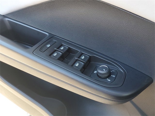 Used 2025 Volkswagen Taos SE image 30