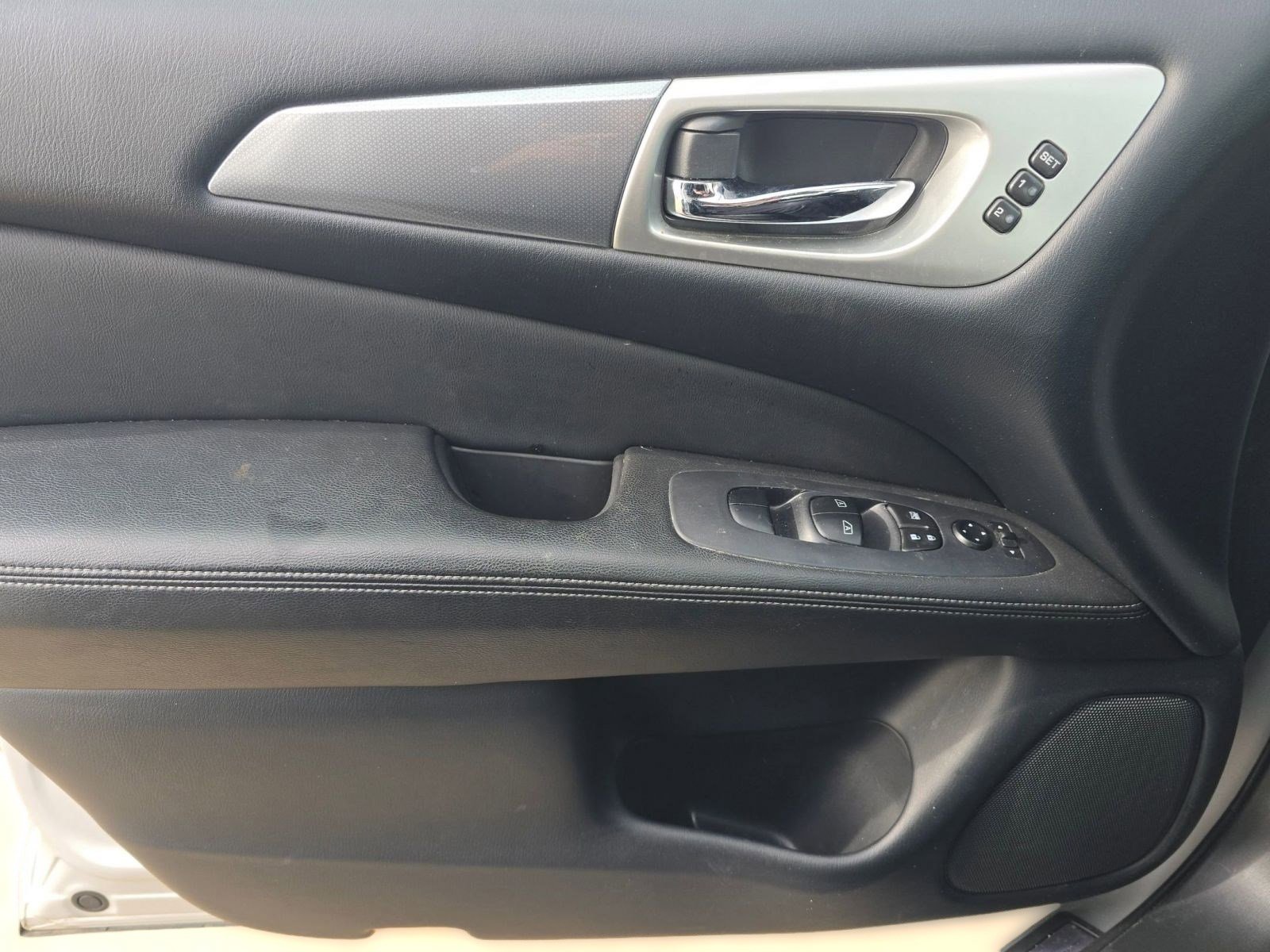 Used 2019 Nissan Pathfinder SL image 10