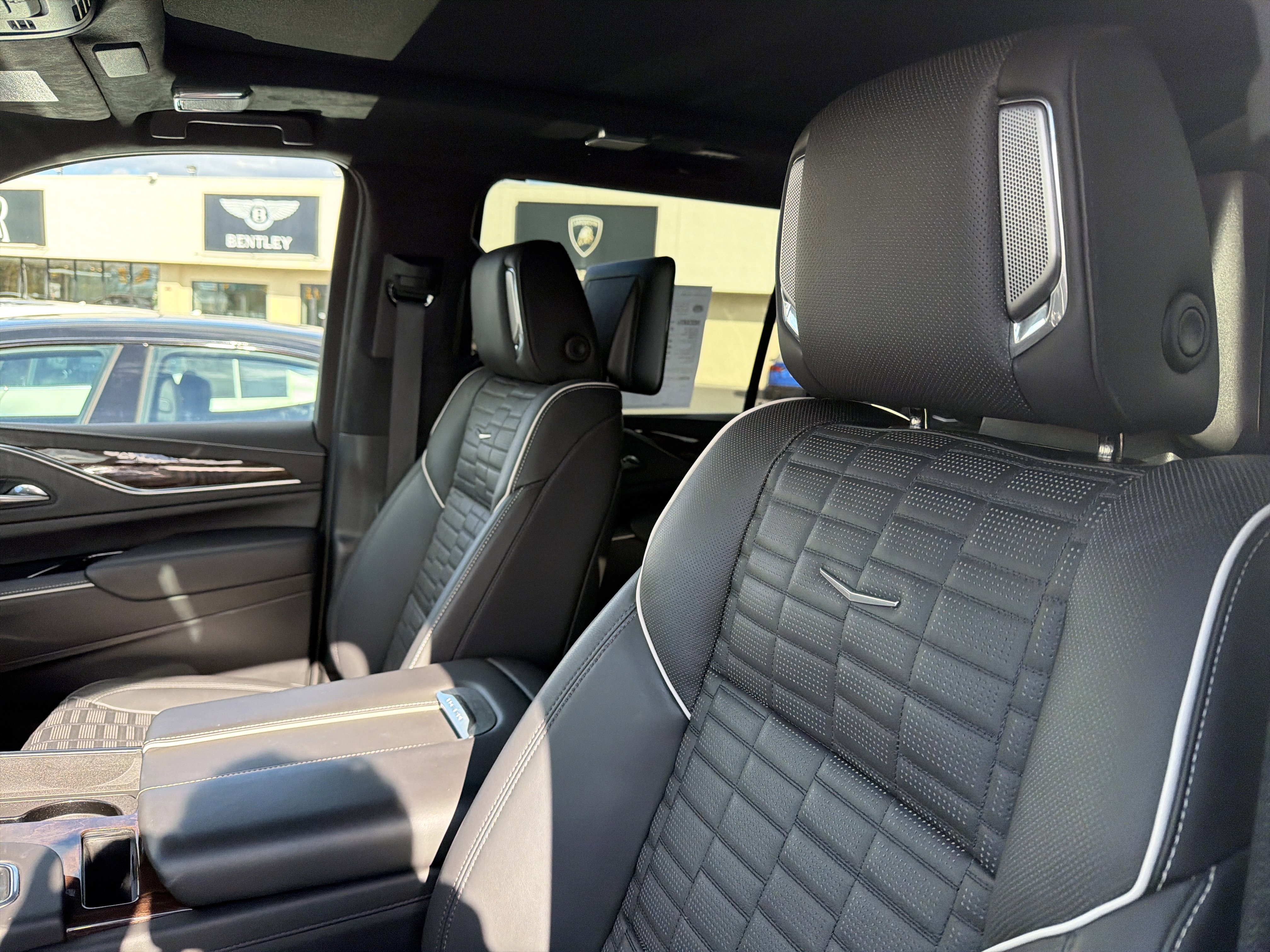 Used 2022 Cadillac Escalade ESV Premium Luxury Platinum image 11