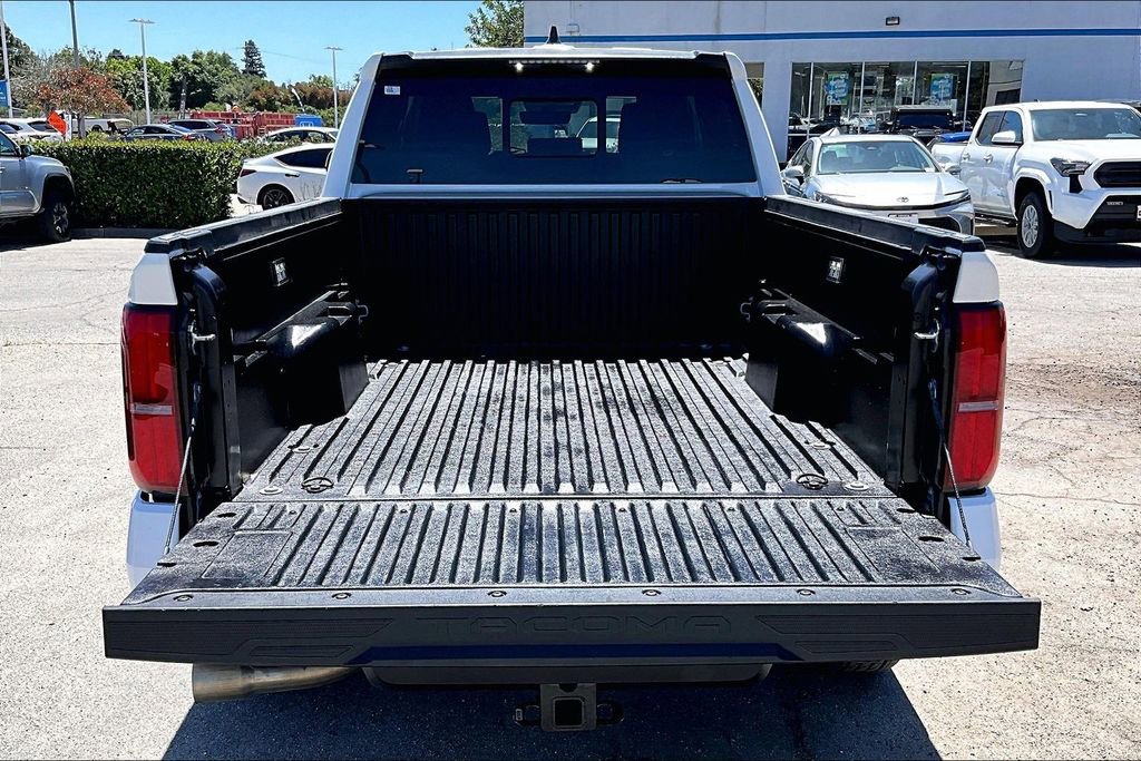Certified 2025 Toyota Tacoma SR5 w/ SR5 Upgrade Package AWD/4WD image 7