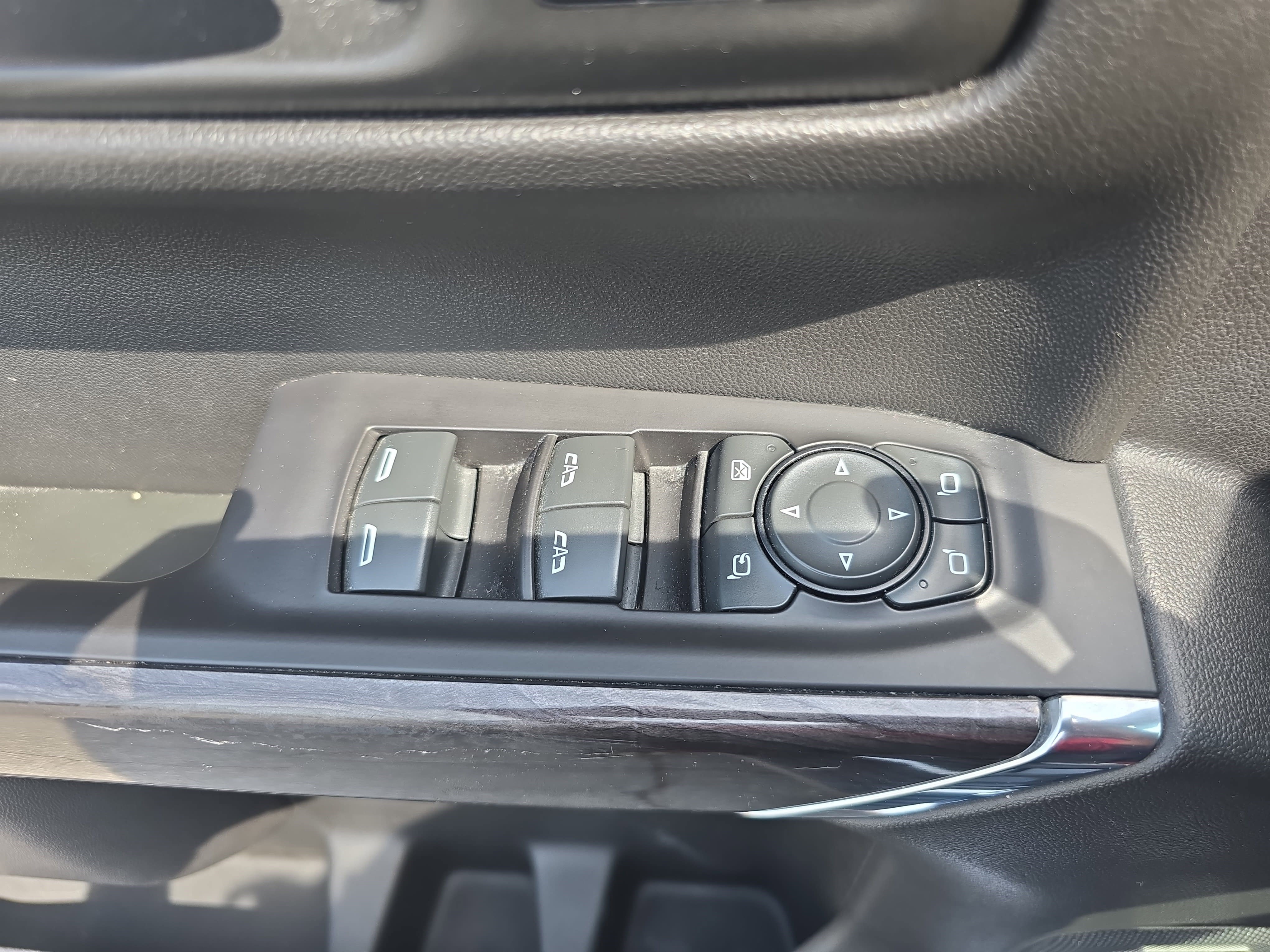 Used 2019 Chevrolet Silverado 1500 LTZ w/ LTZ Plus Package AWD/4WD image 27