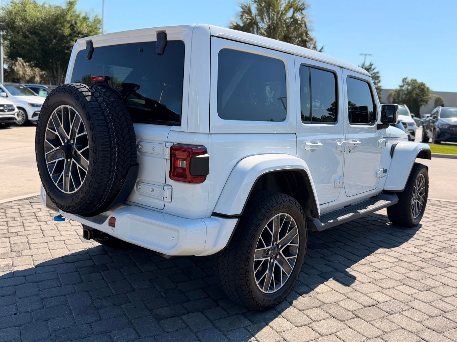 Used 2024 Jeep Wrangler High Altitude AWD/4WD image 9