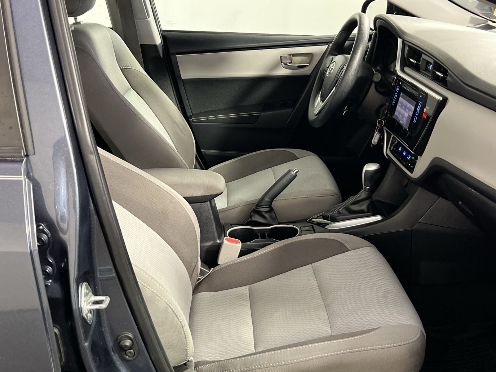 Used 2019 Toyota Corolla LE FWD image 28