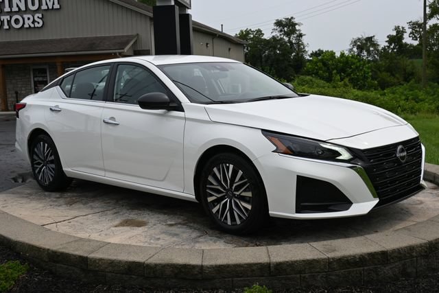 Used 2025 Nissan Altima 2.5 SV FWD image 3