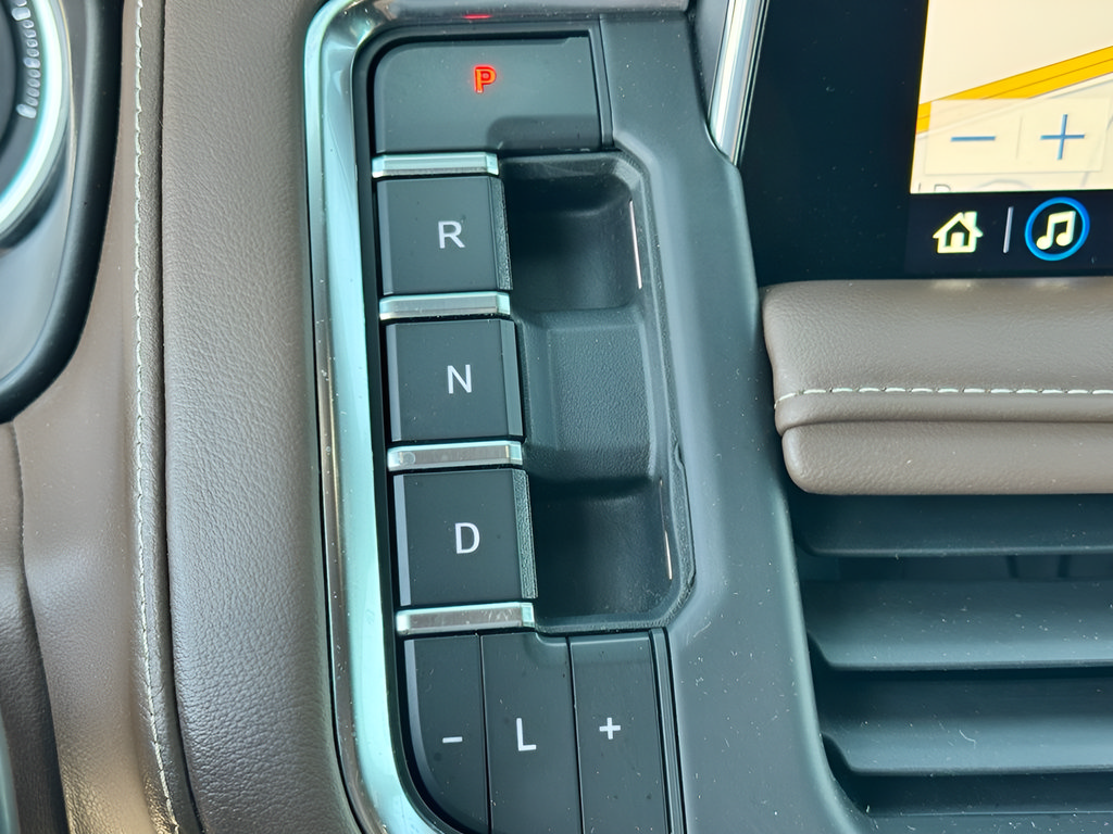 Used 2021 Chevrolet Tahoe High Country w/ Premium Package AWD/4WD image 19