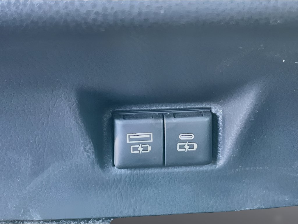 Used 2025 Toyota Camry SE FWD image 25