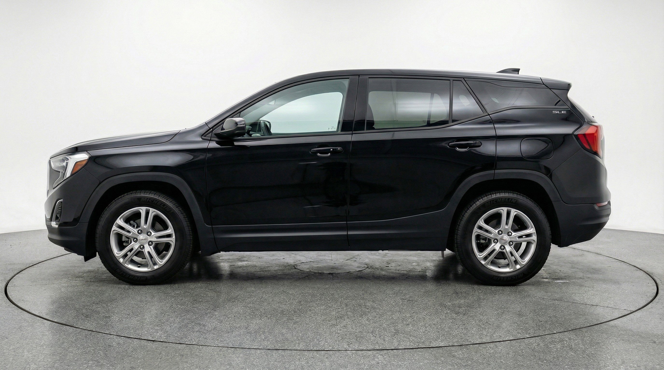 Used 2024 GMC Terrain SLE image 5