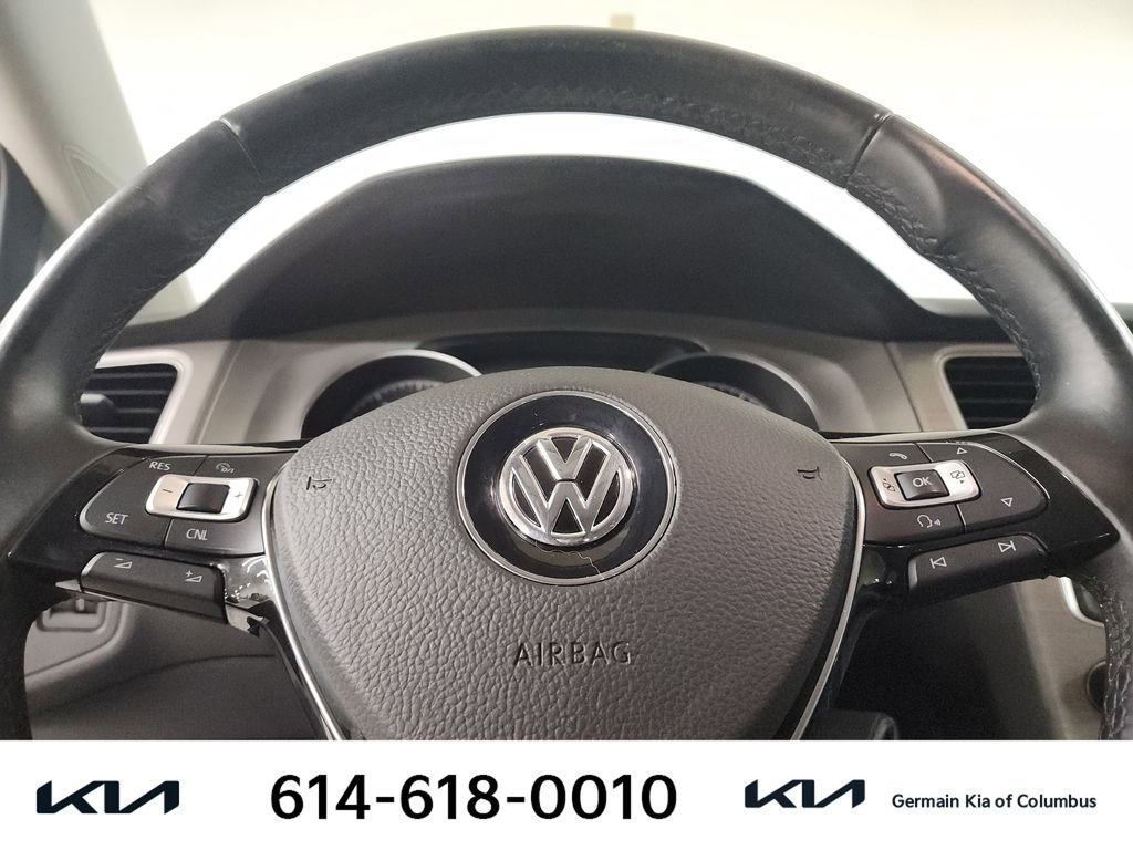 Used 2016 Volkswagen Golf S image 22
