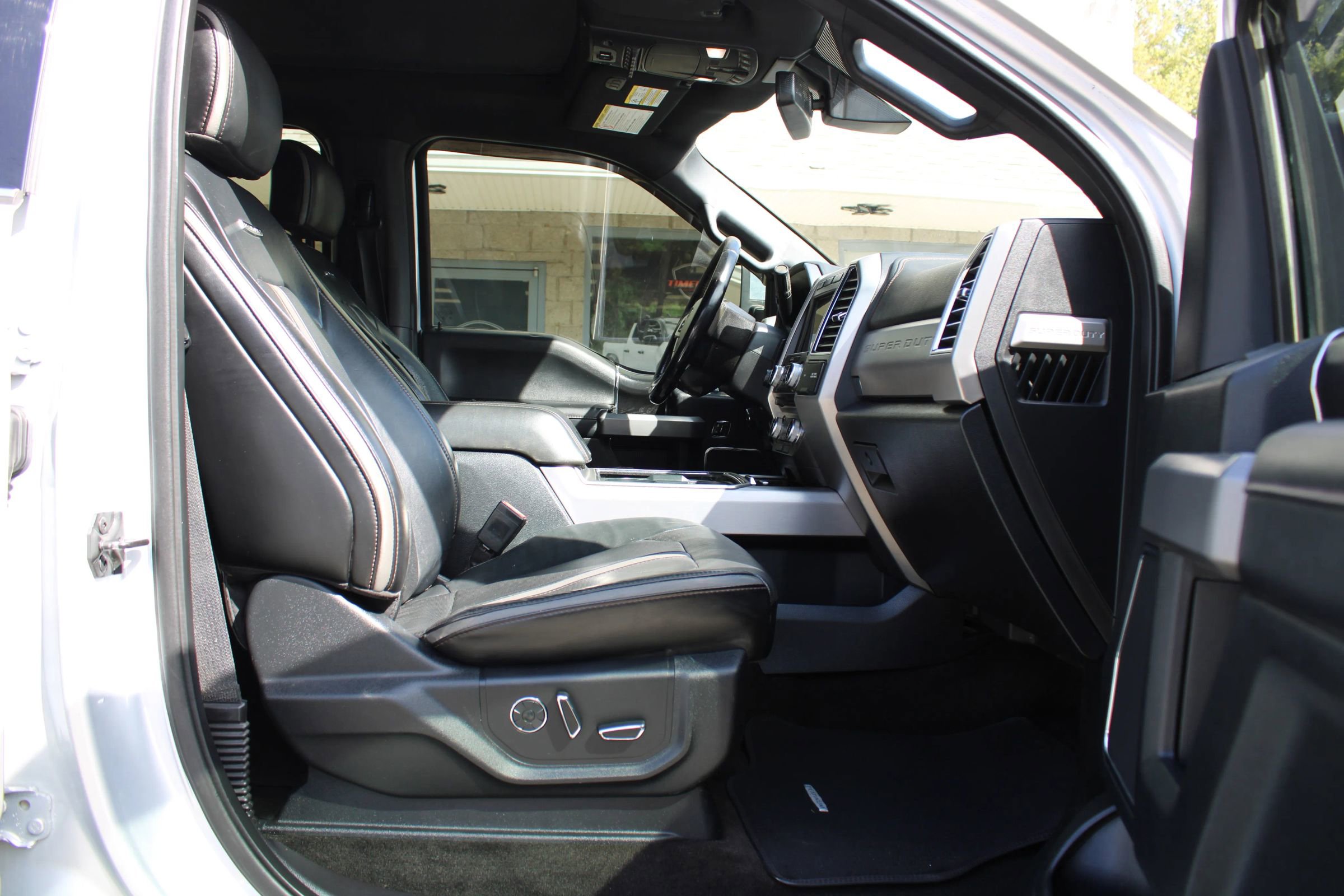 Used 2018 Ford F350 Platinum w/ Platinum Ultimate Package image 11