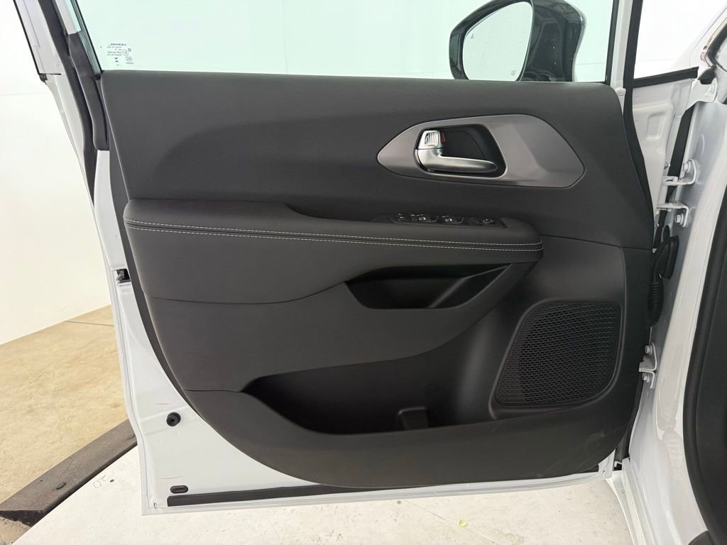 New 2026 Chrysler Voyager LX image 11