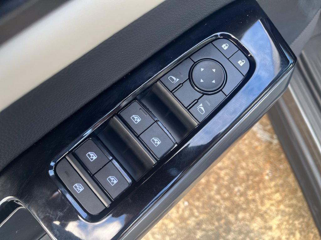 New 2026 Nissan Pathfinder SL FWD image 11