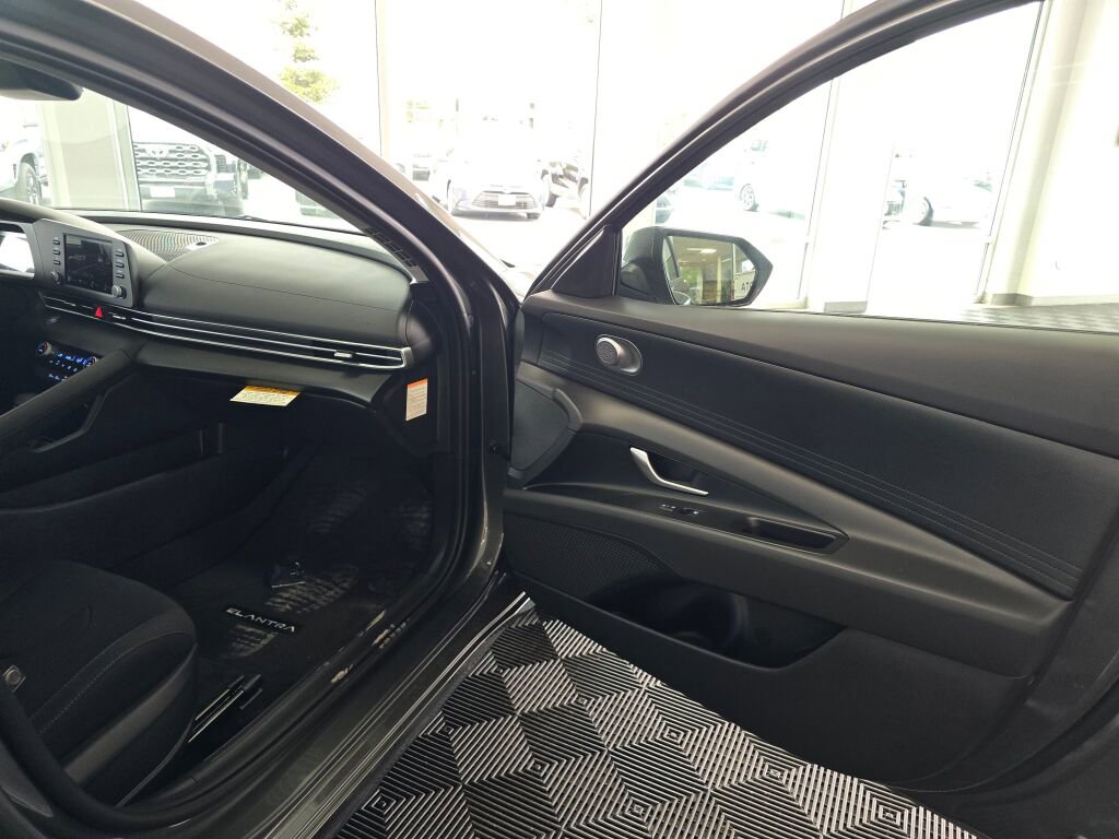 New 2026 Hyundai Elantra Hybrid FWD image 40