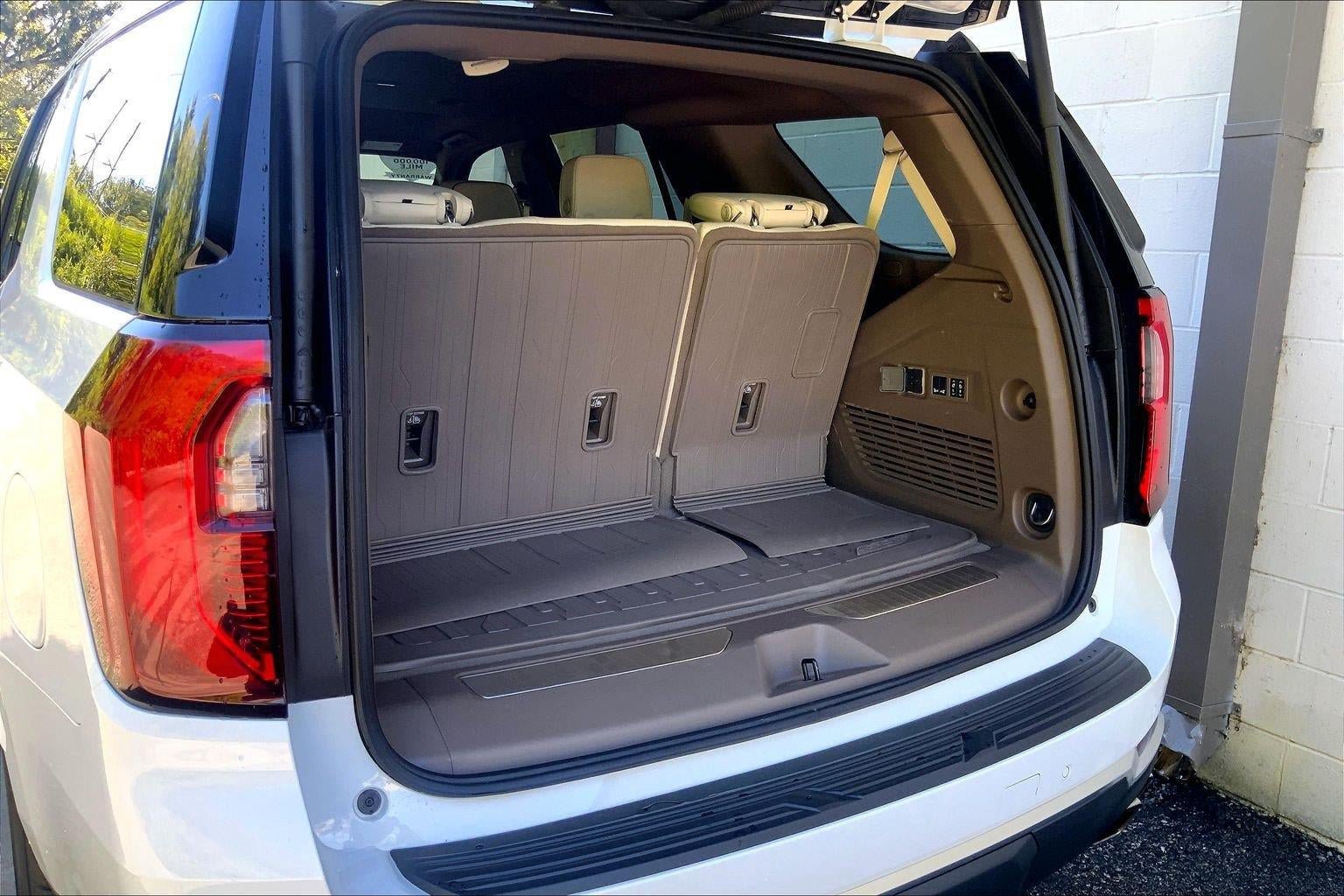 Used 2025 GMC Yukon Denali AWD/4WD image 4