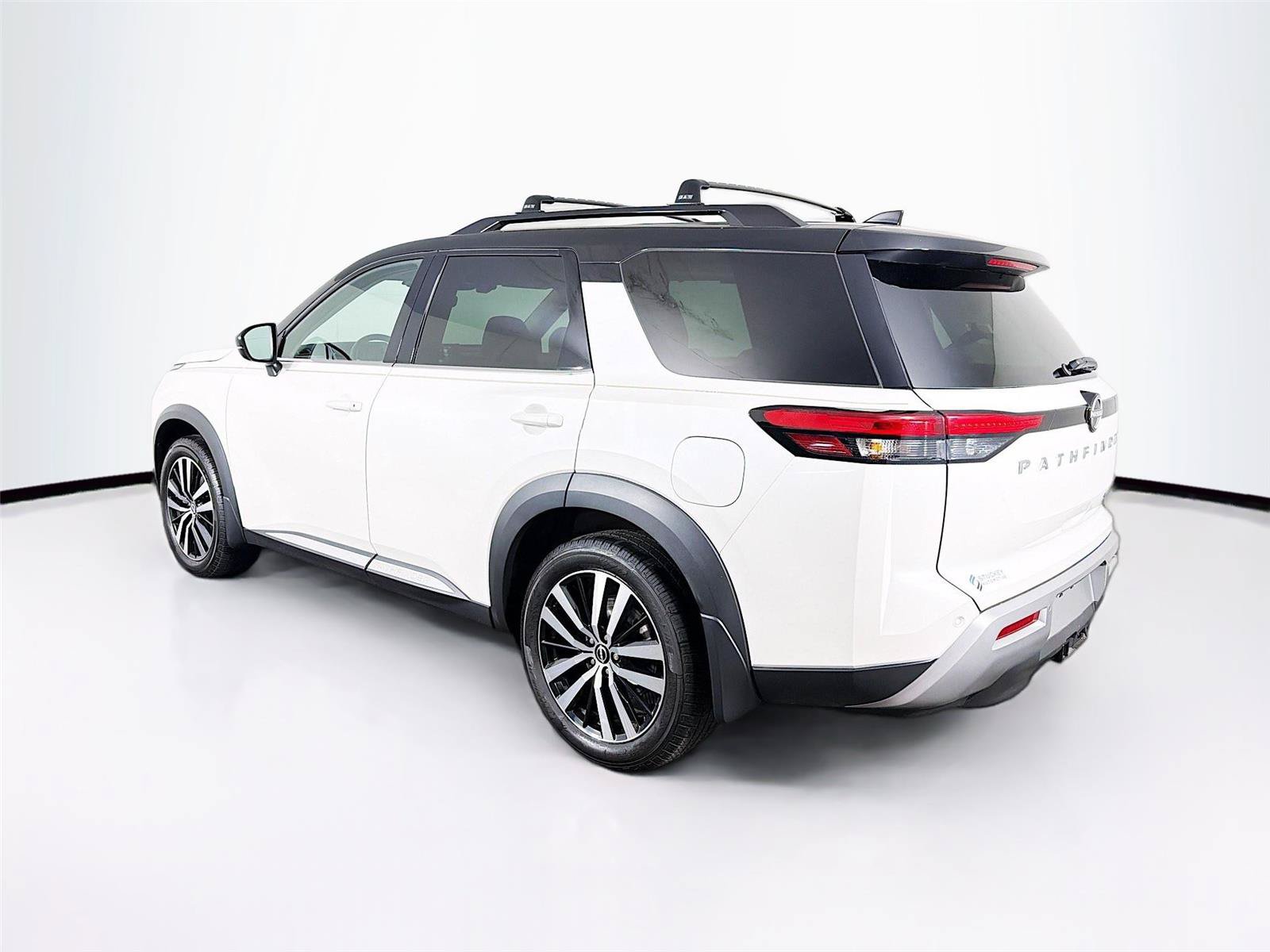 Used 2023 Nissan Pathfinder Platinum AWD/4WD image 9