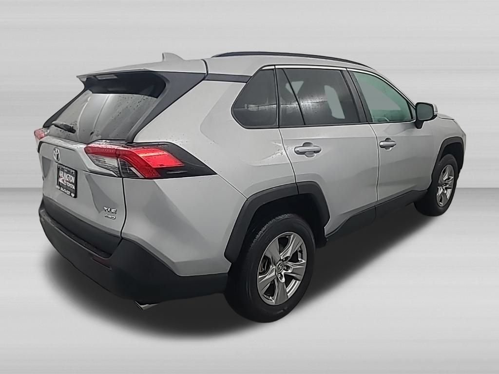 Used 2025 Toyota RAV4 XLE AWD/4WD image 5