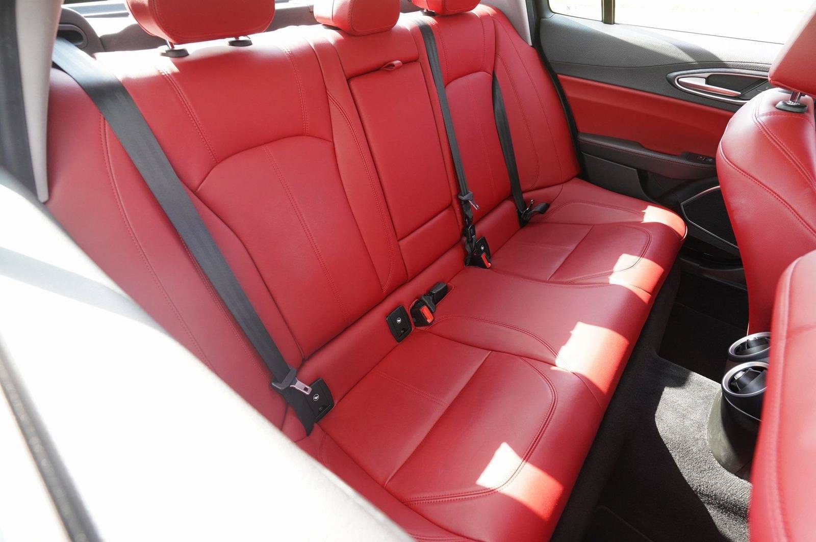 Used 2020 Alfa Romeo Giulia RWD image 8