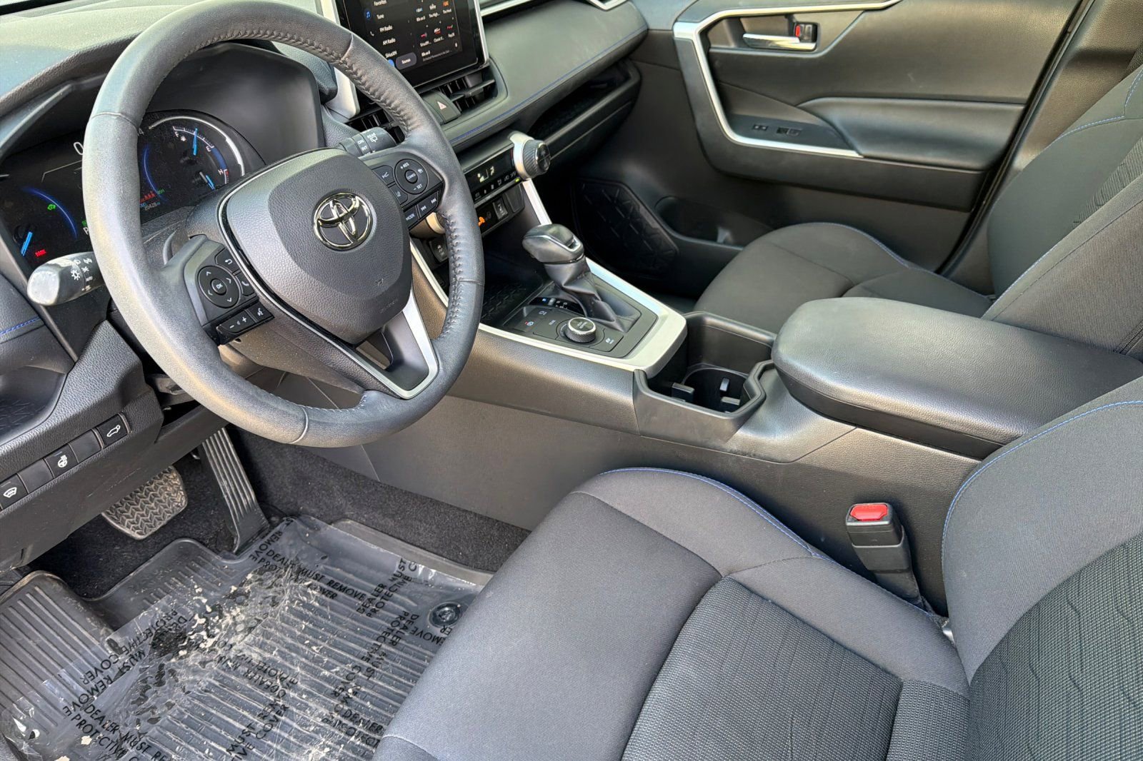 Used 2023 Toyota RAV4 SE w/ Convenience Package image 7