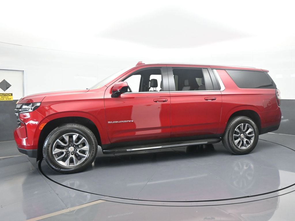 Used 2024 Chevrolet Suburban LT image 2
