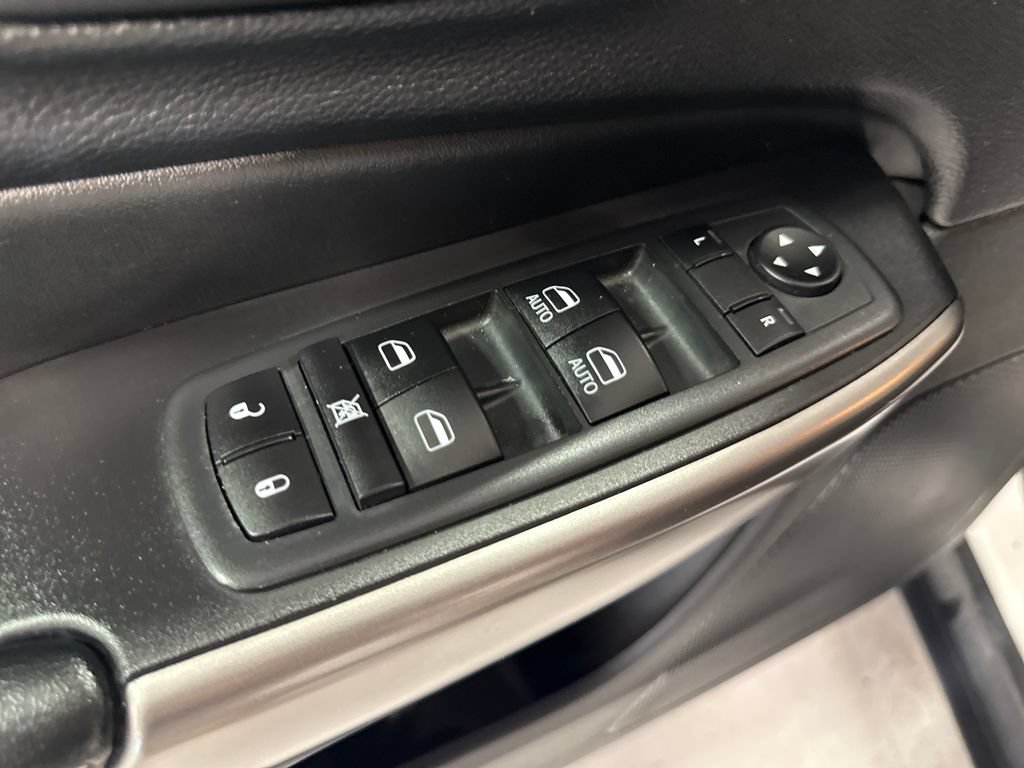 Used 2020 Jeep Cherokee Limited FWD image 29