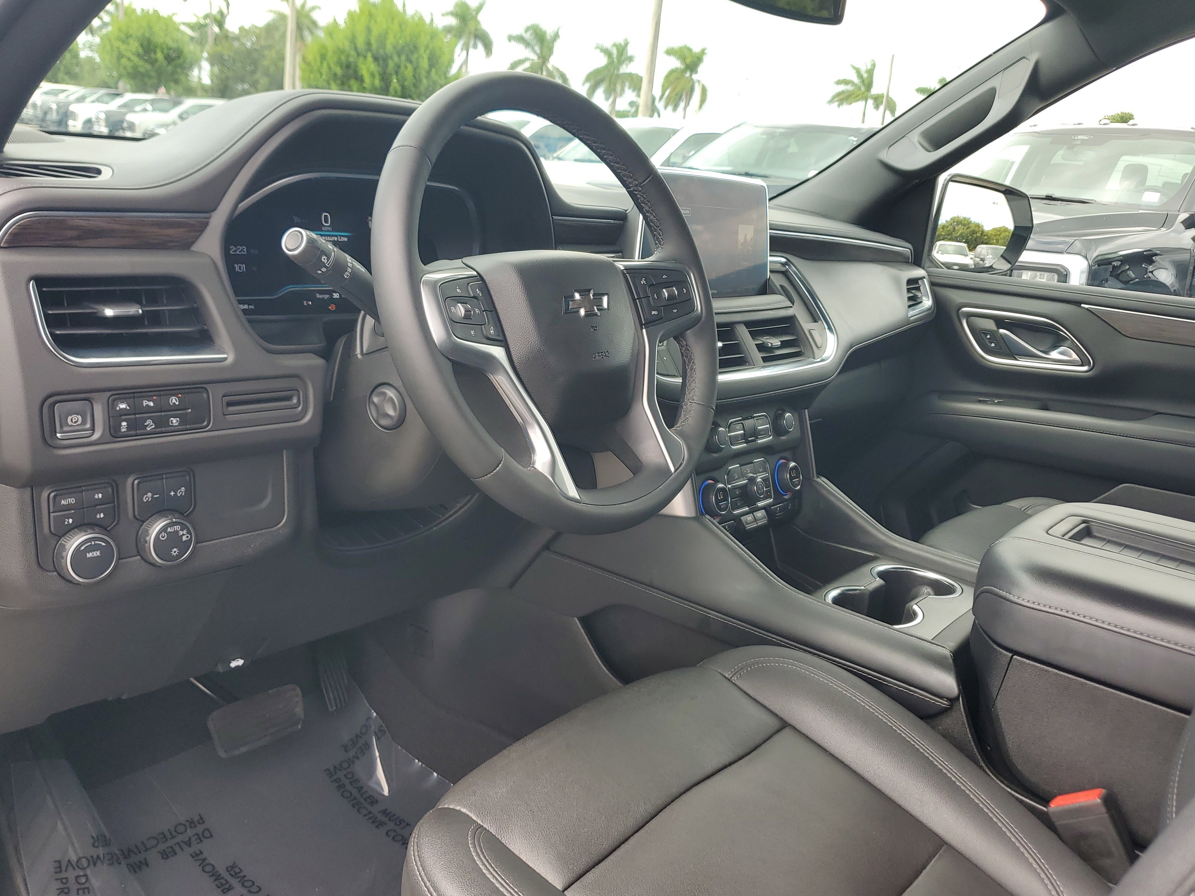 Used 2023 Chevrolet Suburban Z71 w/ Luxury Package AWD/4WD image 8