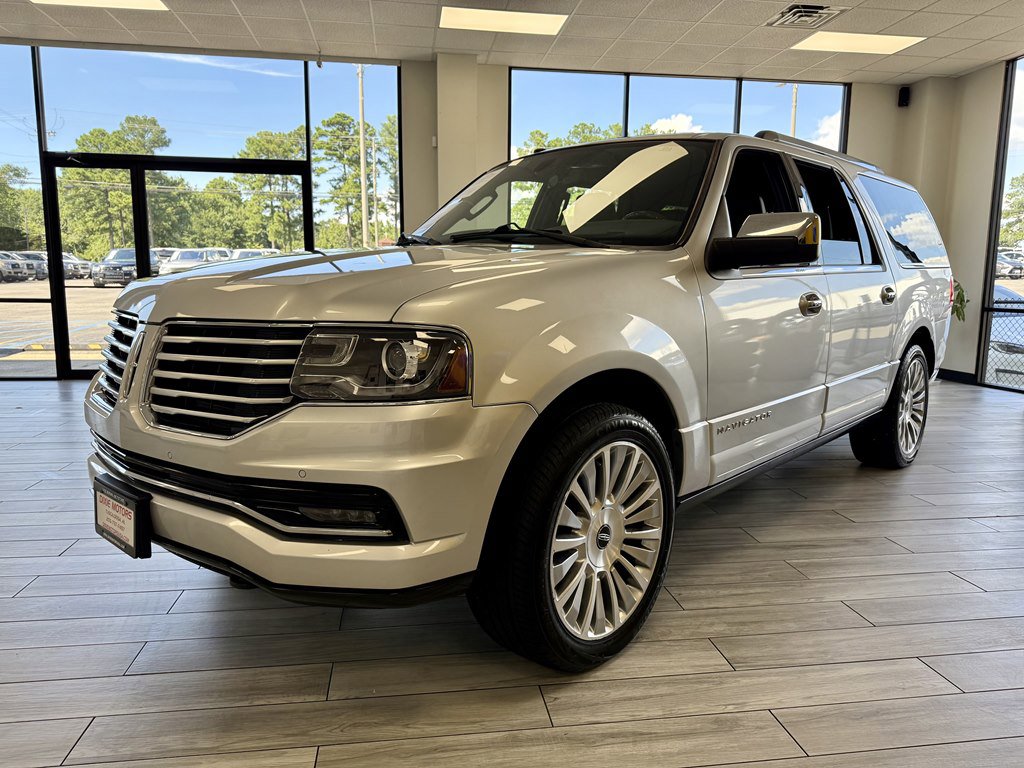 Used 2017 Lincoln Navigator L Reserve AWD/4WD image 3