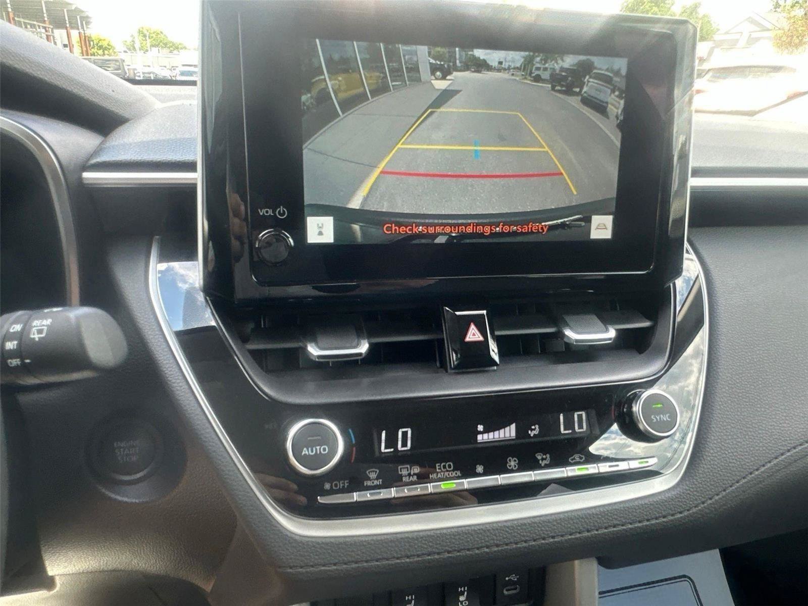 Used 2025 Toyota Corolla Cross XLE FWD image 27