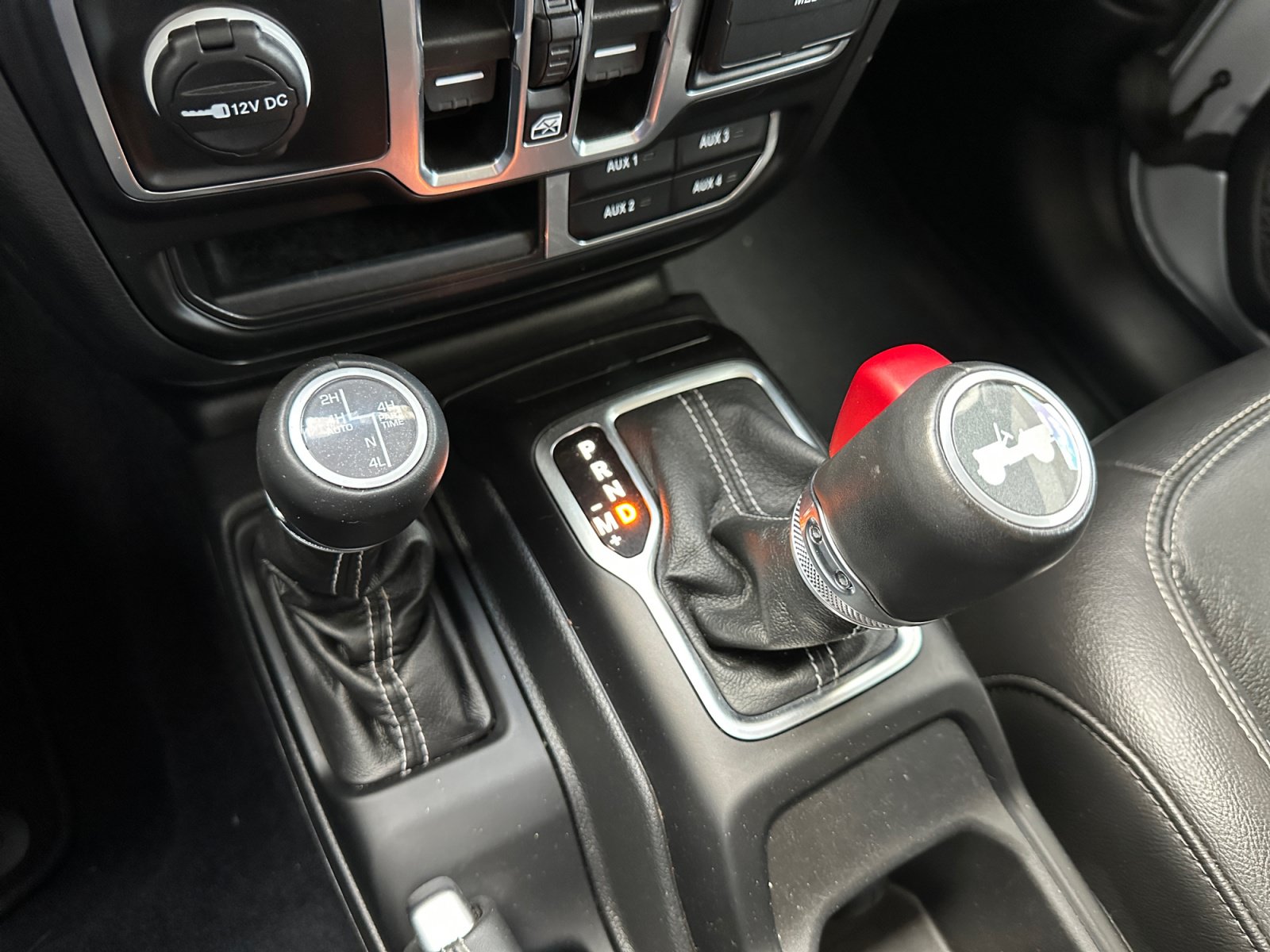 Used 2023 Jeep Wrangler Unlimited Sahara w/ Cold Weather Group AWD/4WD image 24