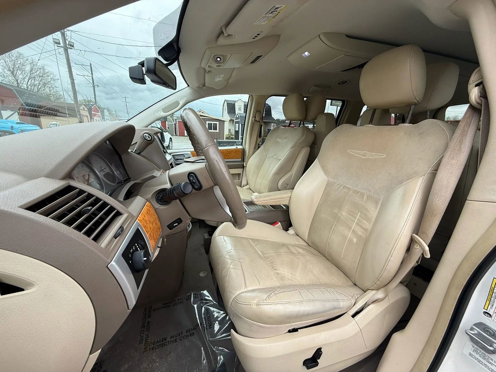 Used 2009 Chrysler Town & Country Limited w/ Entertainment Group #3 image 11