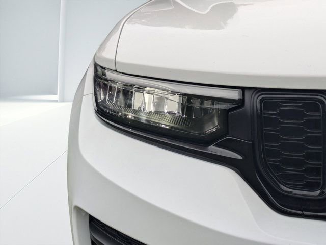 New 2025 Jeep Grand Cherokee Altitude image 8