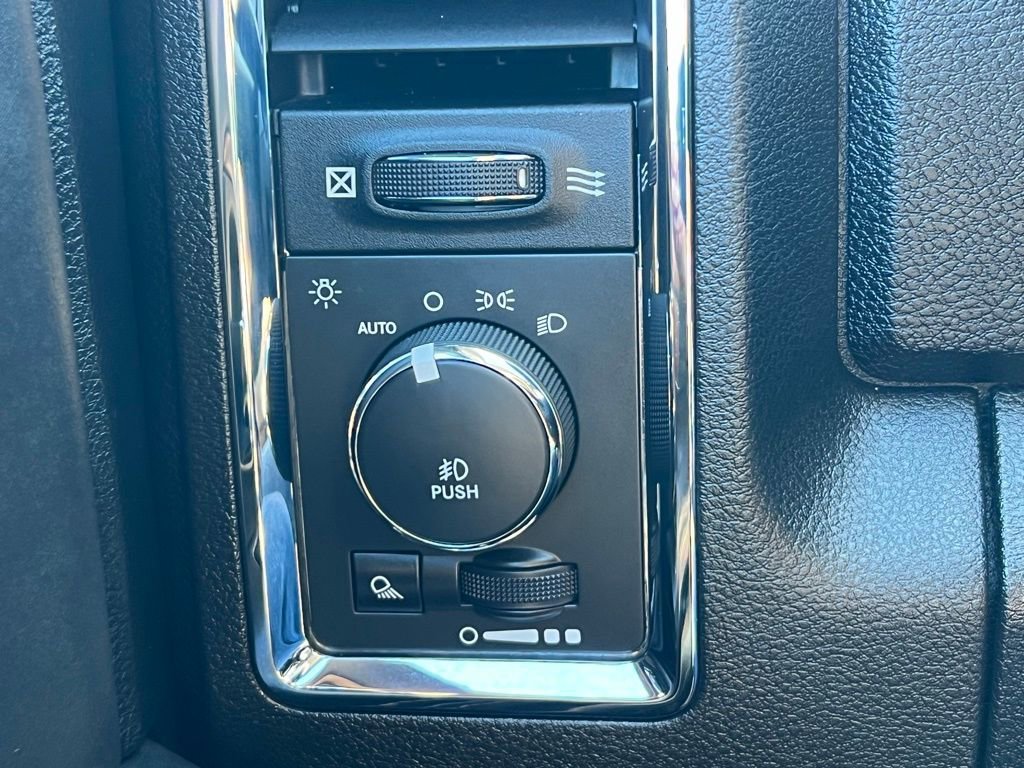 Used 2015 RAM 1500 Laramie Longhorn image 32