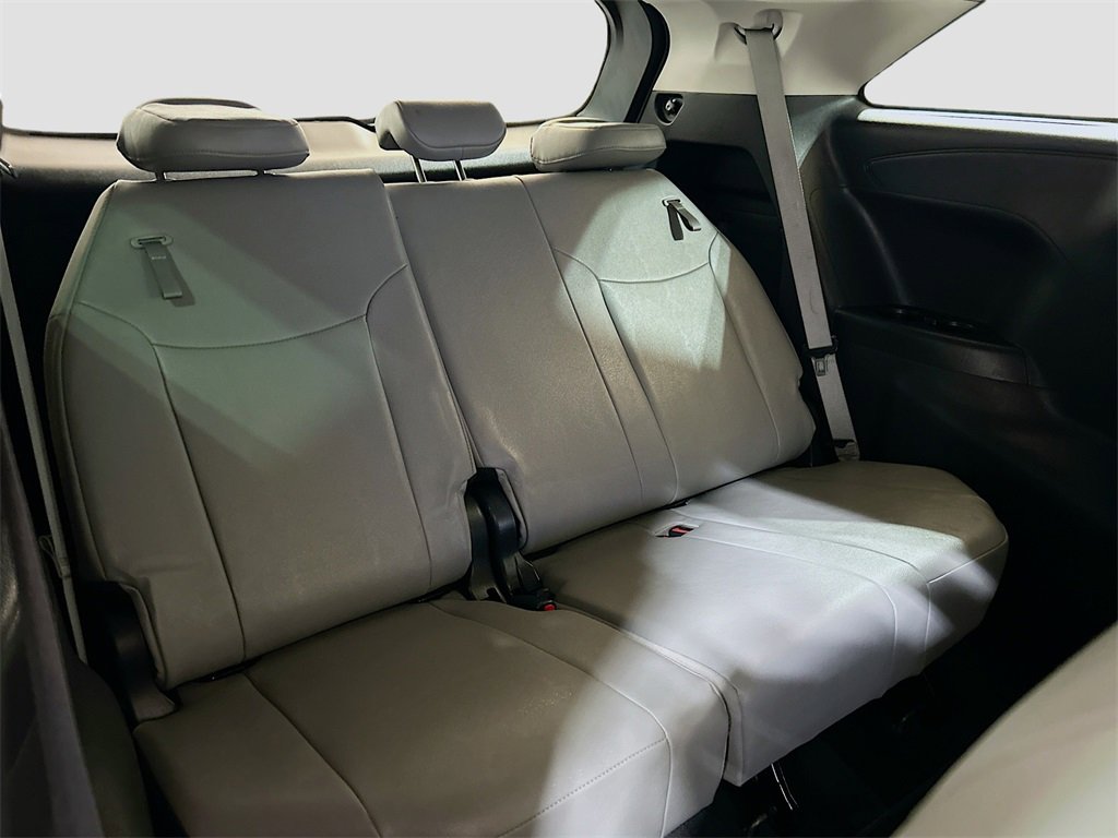 Used 2025 Toyota Sienna XLE image 25