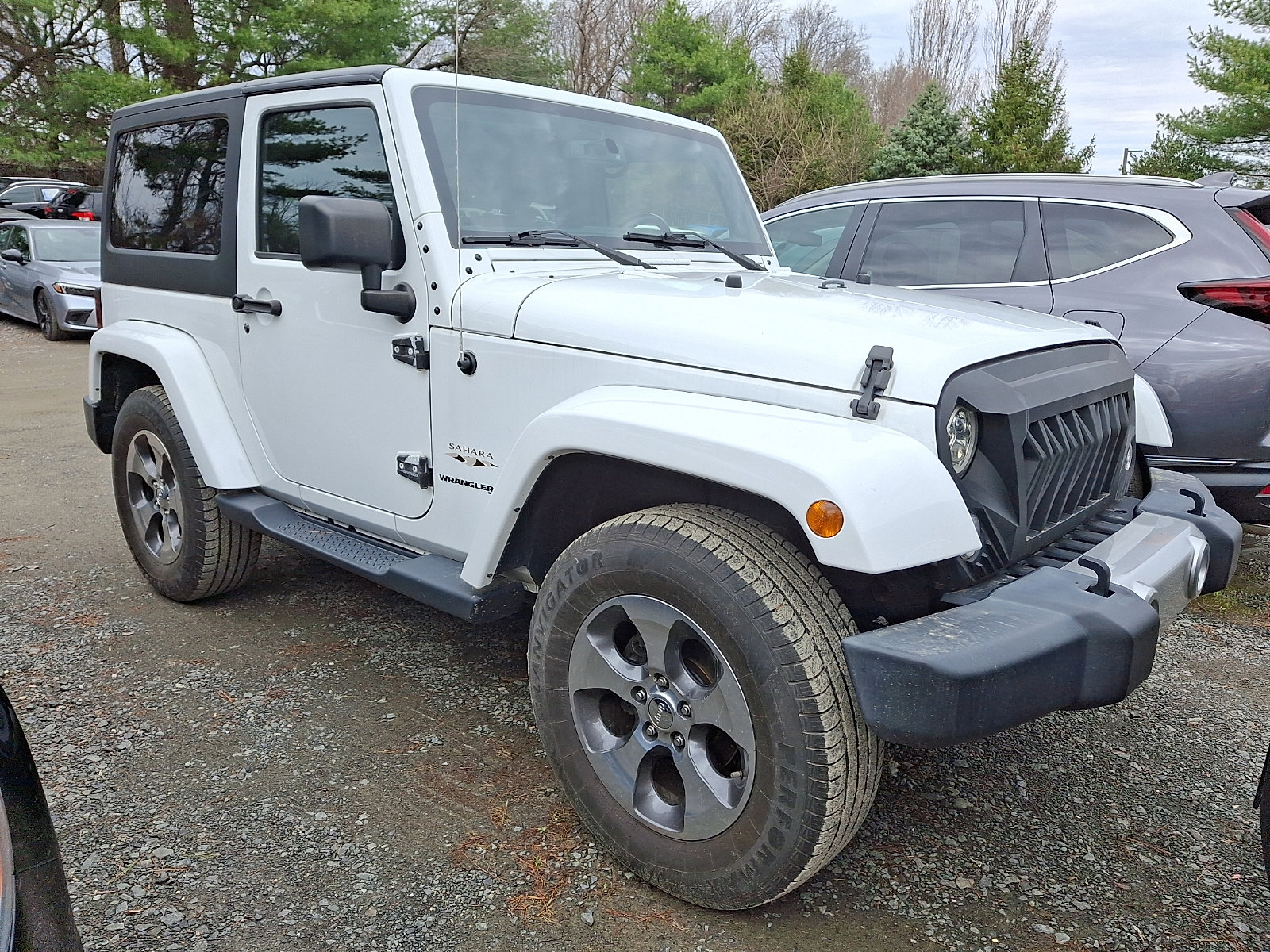 Used 2018 Jeep Wrangler Sahara w/ Connectivity Group AWD/4WD image 2