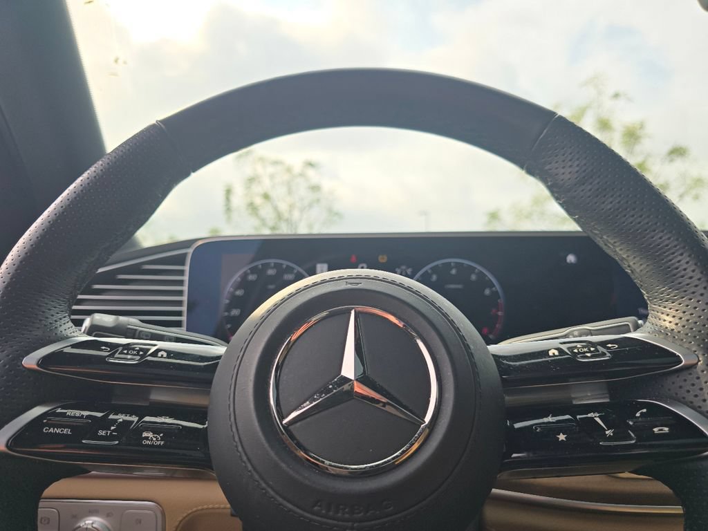 Used 2024 Mercedes-Benz GLS 580 4MATIC image 29