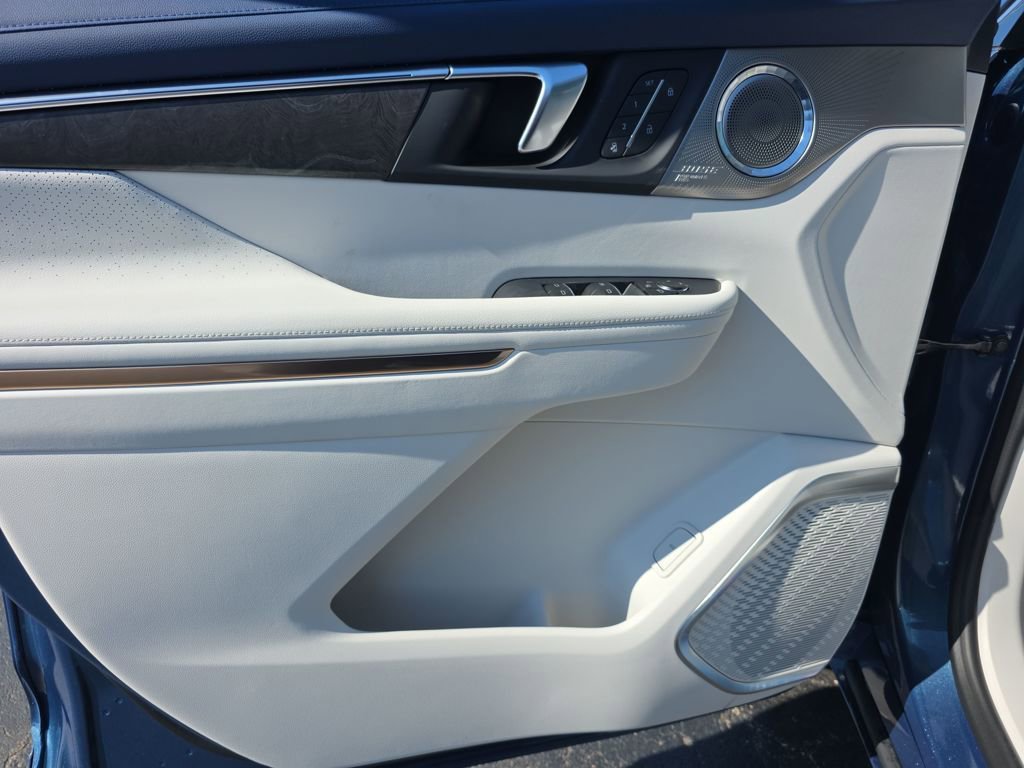 New 2026 Buick Enclave Avenir w/ Super Cruise Package image 12