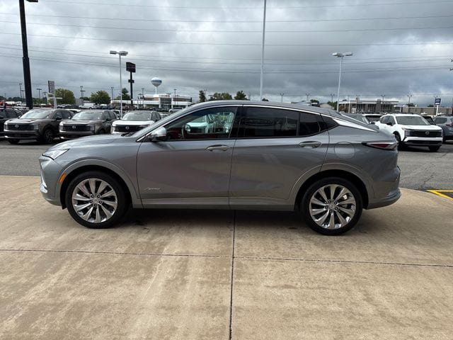 Used 2025 Buick Envista Avenir FWD image 2