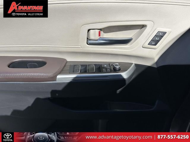 Used 2022 Toyota Sienna Platinum image 20