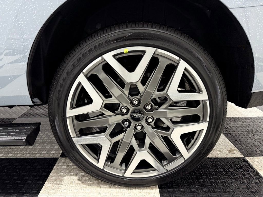 New 2025 Ford Expedition Platinum w/ Platinum Ultimate Package image 16