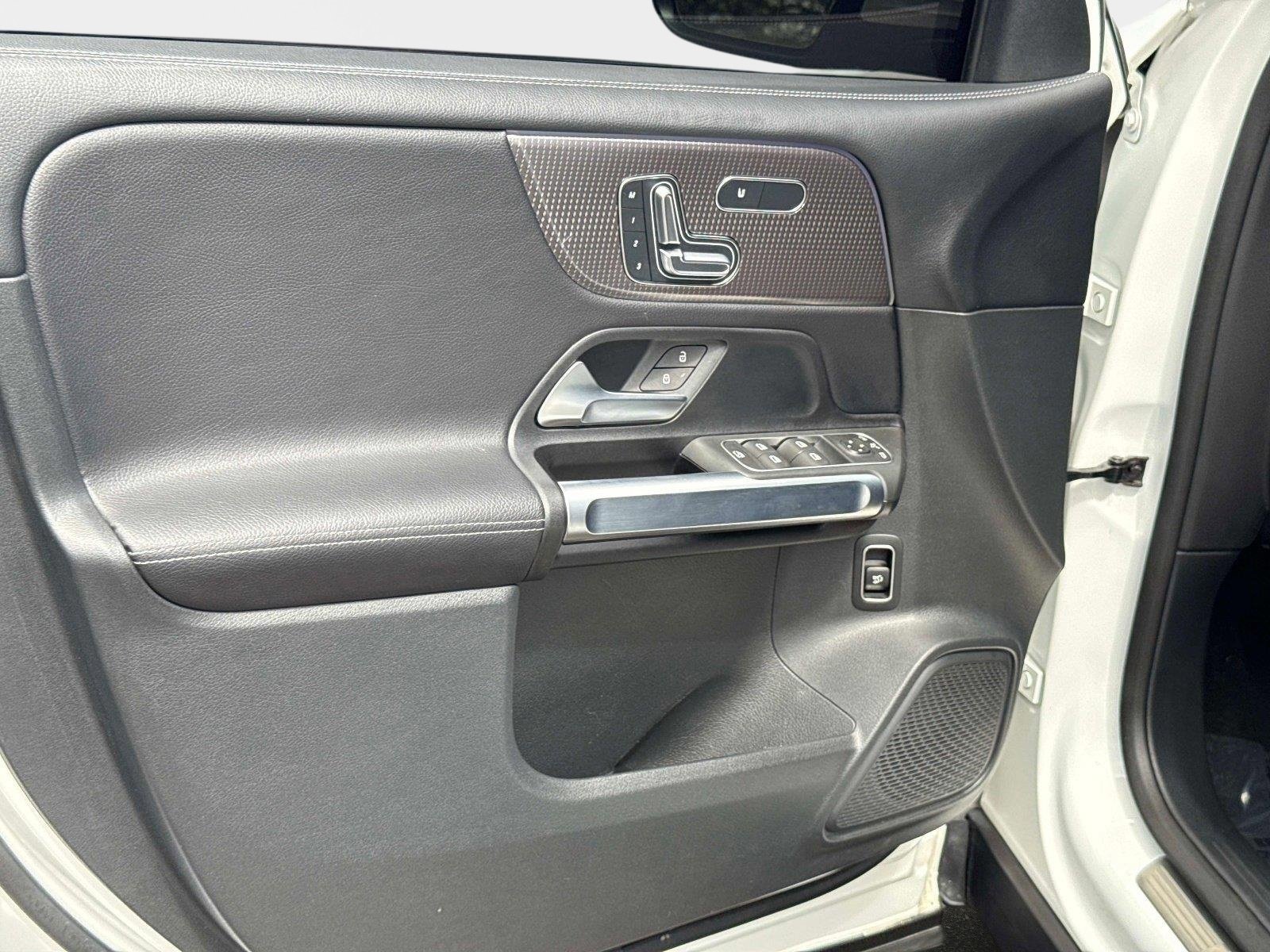 Used 2023 Mercedes-Benz GLB 250 4MATIC w/ Premium Package image 38