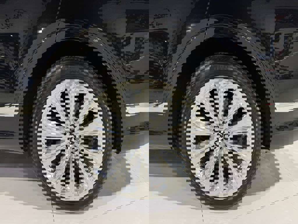 Used 2023 Bentley Bentayga Extended Wheelbase image 54