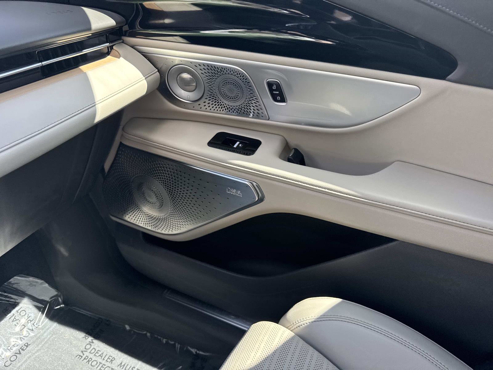 Used 2025 Lincoln Nautilus Reserve image 20