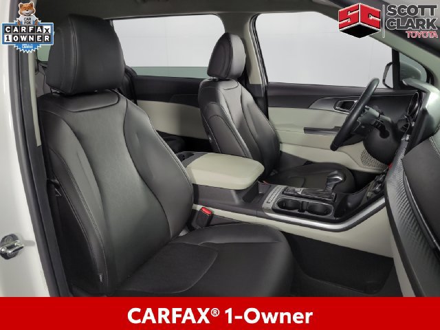 Used 2022 Kia Carnival LX FWD image 15