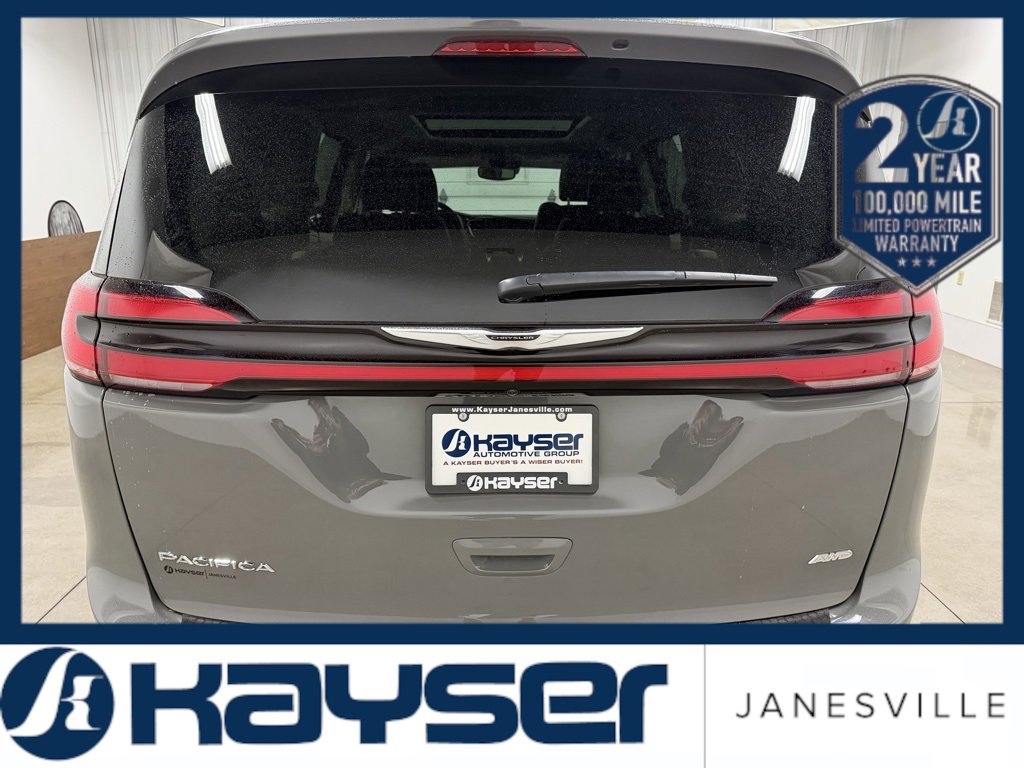 Used 2022 Chrysler Pacifica Touring-L w/ Uconnect Theater Family Group image 14