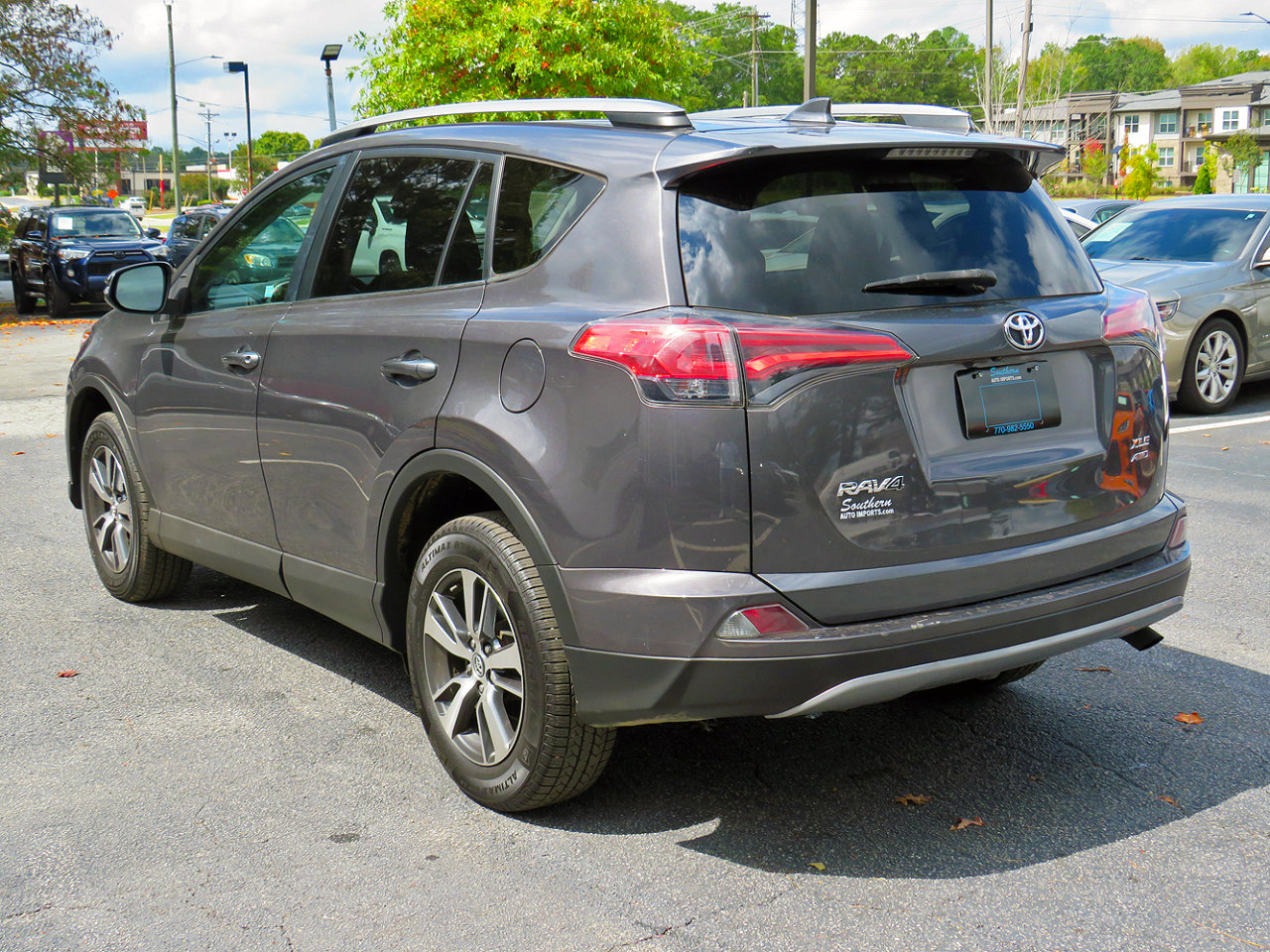 Used 2018 Toyota RAV4 XLE image 9