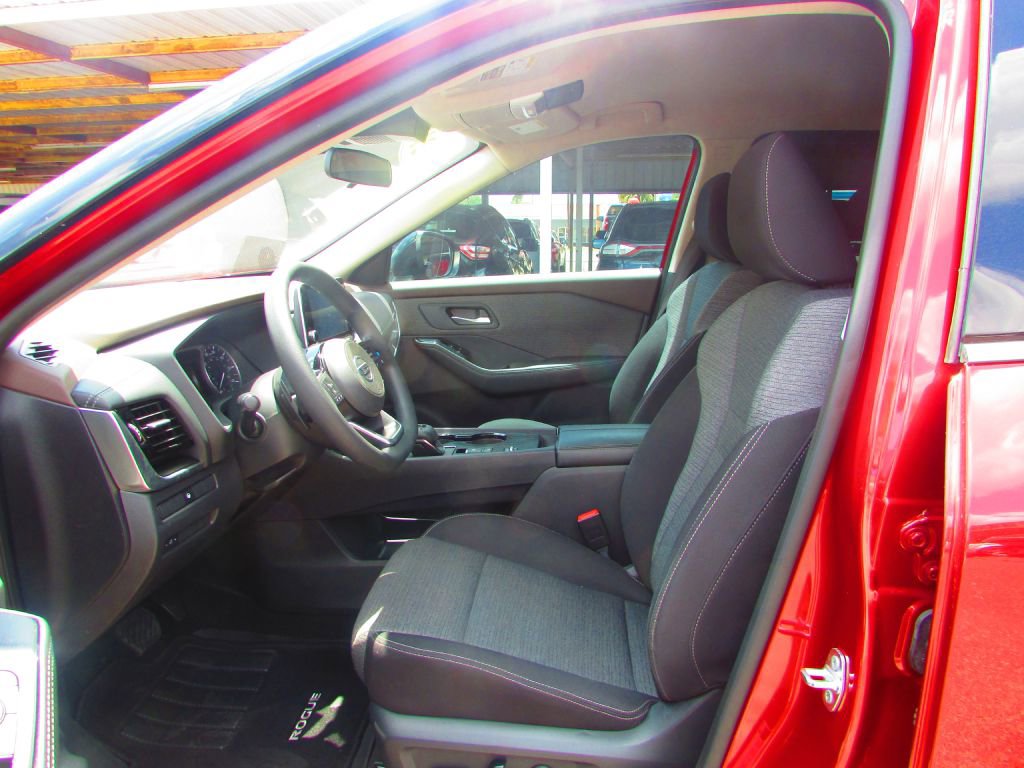 Used 2021 Nissan Rogue SV image 10