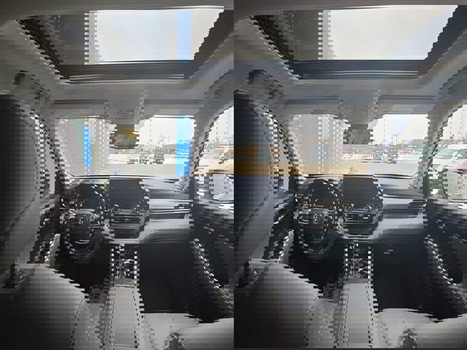 Used 2023 Toyota Highlander XLE image 19