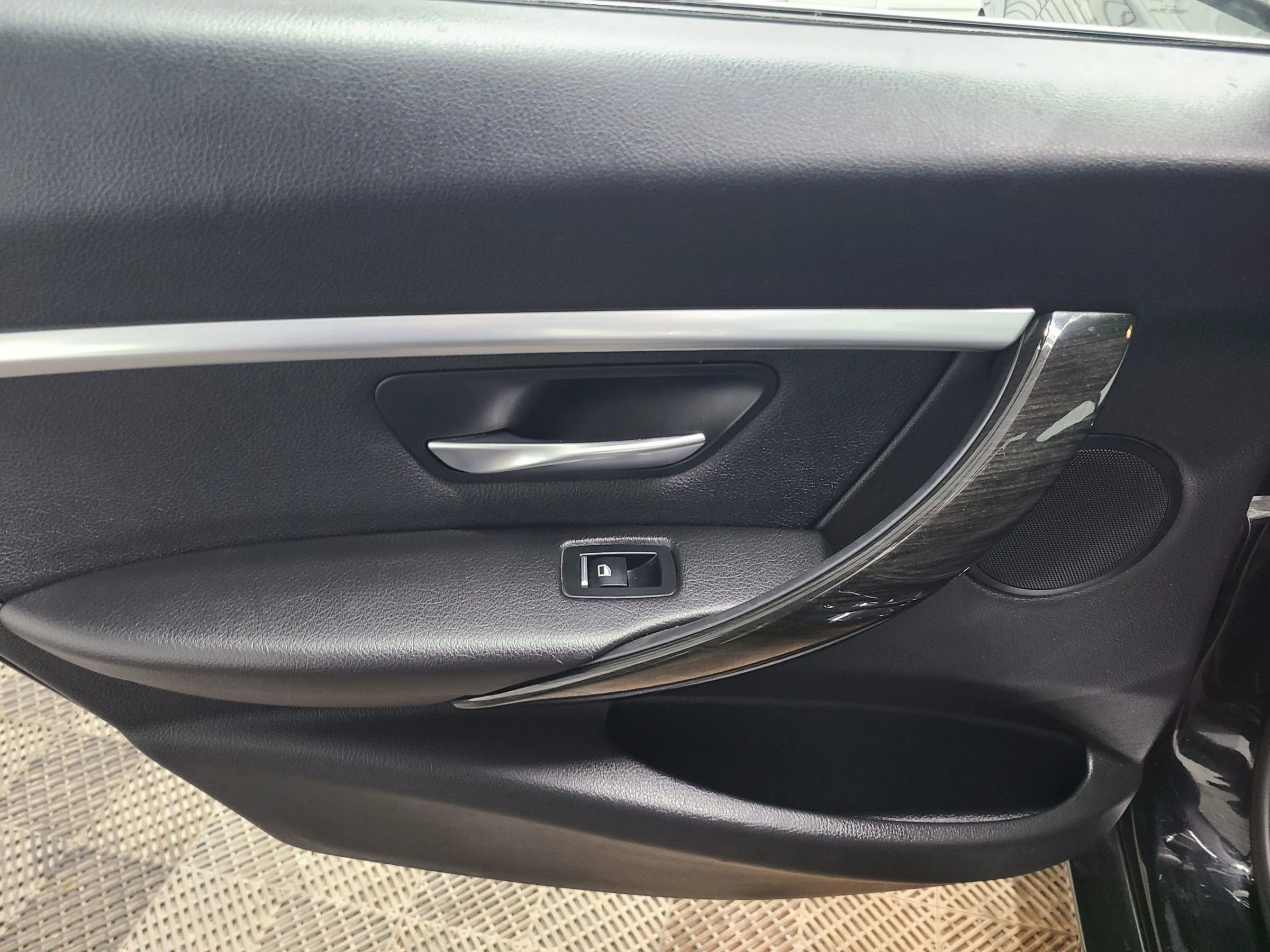 Used 2018 BMW 330i xDrive Sedan w/ Convenience Package image 37